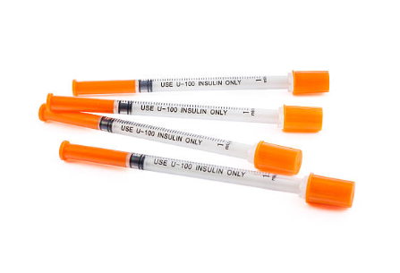 4 insulin needles lined up